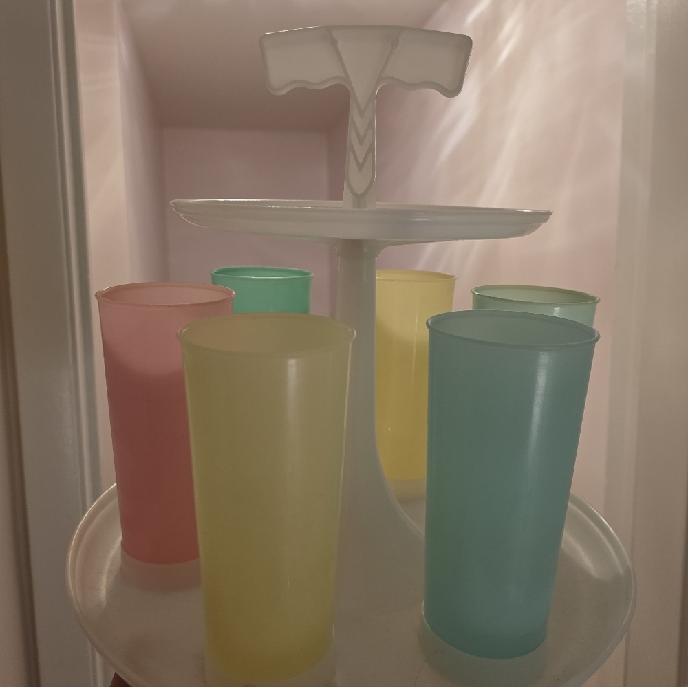 Vintage Tupperware Tumbler Server With 6 Tumblers